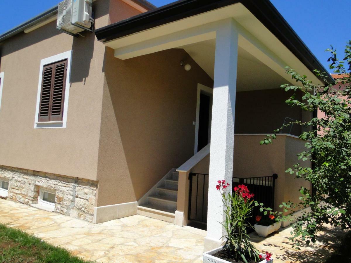 Apartment Pino Umag Exterior photo